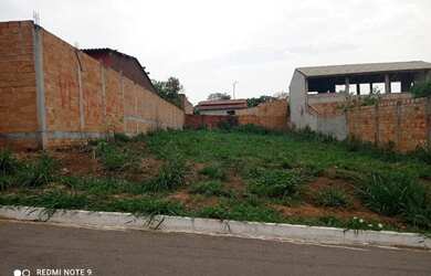 Imagem: O terreno possui 360m² de Área e está localizado em Senador