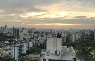 Imagem: A casa possui 1 Dormitório, 1 Banheiro, 2 Vagas na garagem