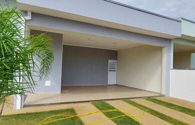 Imagem: A casa em condomínio possui 3 Dormitórios, 2 Banheiros, 4