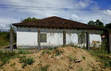 Imagem: A casa possui 2 Dormitórios, 2 Banheiros, 140m² de Área e