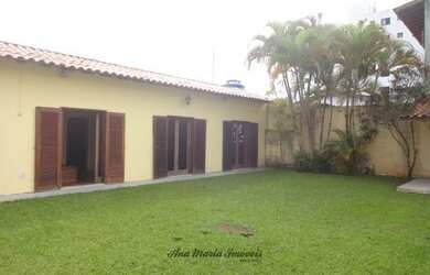 Imagem: A casa possui 3 Dormitórios, 2 Banheiros, 4 Vagas na garagem