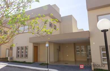 Imagem: A casa possui 3 Dormitórios, 4 Banheiros, 2 Vagas na garagem