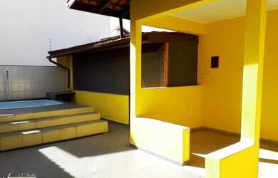 Imagem: A casa possui 4 Dormitórios, 4 Banheiros, 3 Vagas na garagem