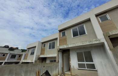 Imagem: A casa possui 2 Dormitórios, 3 Banheiros, 1 Vaga na garagem
