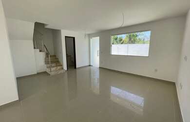 Imagem: A casa possui 3 Dormitórios, 3 Banheiros, 2 Vagas na garagem