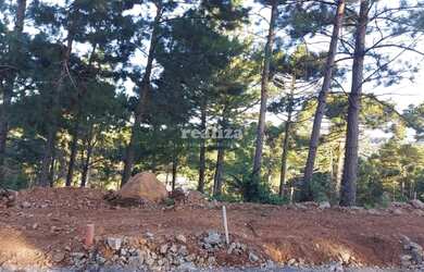 Imagem: O terreno possui 450m² de Área e está localizado em Gramado