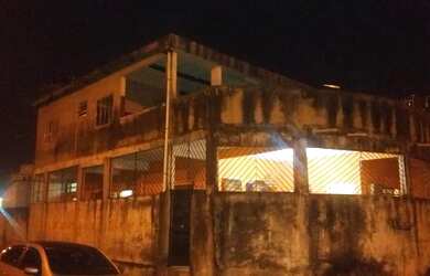 Imagem: A casa possui 4 Dormitórios, 2 Banheiros, 200m² de Área e