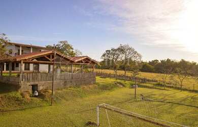 Imagem 6: Pé na água na represa de Piracaia, com ótima topografia, bairro de...