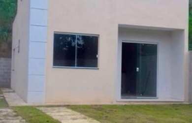 Imagem: A casa possui 2 Dormitórios, 2 Banheiros, 2 Vagas na garagem