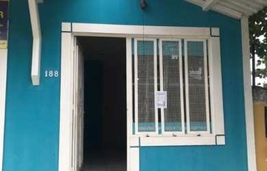 Imagem: A casa possui 1 Dormitório, 1 Banheiro, 2 Vagas na garagem