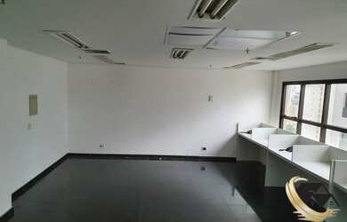 Imagem: O depósito possui 3 Vagas na garagem, 90m² de Área e está