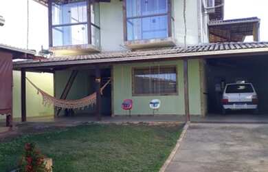 Imagem: A casa possui 4 Dormitórios, 2 Banheiros, 4 Vagas na garagem