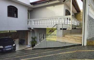 Imagem: A casa possui 5 Dormitórios, 5 Banheiros, 4 Vagas na garagem