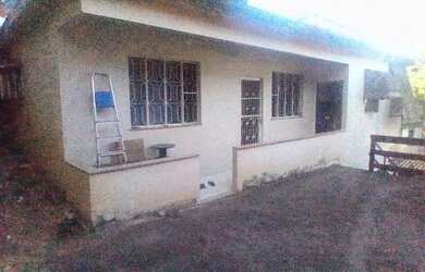 Imagem: A casa possui 3 Dormitórios, 3 Banheiros, 2 Vagas na garagem