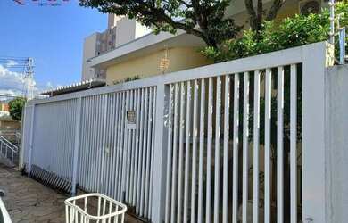 Imagem: O depósito possui 4 Vagas na garagem e 230m² de Área e está