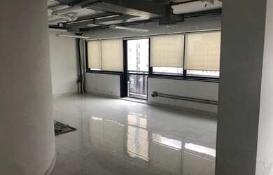 Imagem: O depósito possui 2 Vagas na garagem, 95m² de Área e está