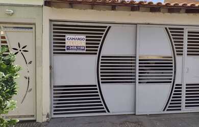 Imagem: A casa possui 1 Dormitório, 1 Banheiro, 1 Vaga na garagem