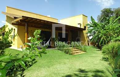 Imagem: A casa à venda possui 3 Dormitórios, 4 Banheiros, 2 Vagas