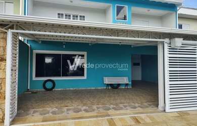 Imagem: A casa possui 4 Dormitórios, 5 Banheiros, 4 Vagas na garagem