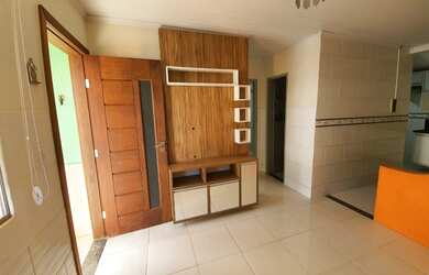 Imagem: A casa possui 2 Dormitórios, 2 Banheiros, 2 Vagas na garagem