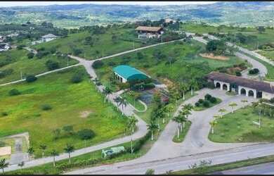 Imagem: O terreno possui 1.371m² de Área e está localizado em Gravatá