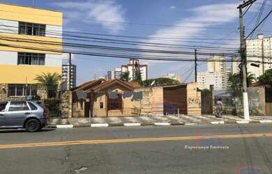 Imagem: O depósito possui 3 Vagas na garagem, 300m² de Área e está