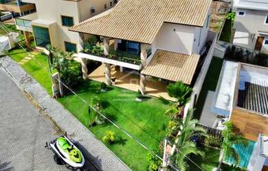 Imagem: A casa em condomínio possui 4 Dormitórios, 5 Banheiros, 2