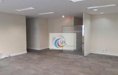 Imagem: O depósito possui 2 Vagas na garagem e 130m² de Área e está