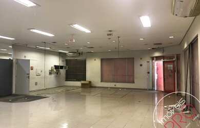 Imagem 4: Esquina Moema Pássaros, 300 metro em vão livre, agende sua visita