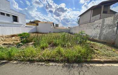 Imagem: O terreno possui 260m² de Área e está localizado em Parque