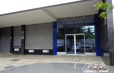 Imagem: O depósito possui 3 Vagas na garagem e 215m² de Área e está