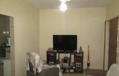 Imagem: A casa possui 2 Dormitórios, 2 Banheiros e 100m² de Área