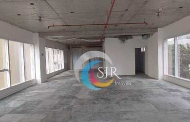 Imagem: O depósito possui 2 Vagas na garagem, 200m² de Área e está