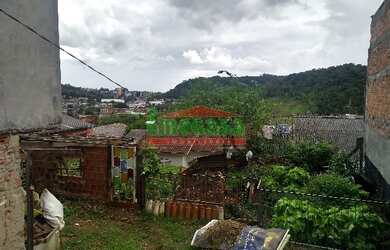 Imagem: A casa possui 2 Dormitórios, 1 Banheiro, 80m² de Área, Imóvel