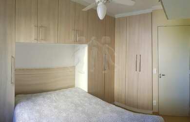 Imagem: O apartamento possui 2 Dormitórios, 1 Banheiro, 1 Vaga na garagem