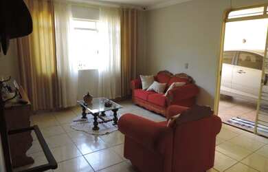 Imagem: A casa possui 4 Dormitórios, 2 Banheiros, 198m² de Área e