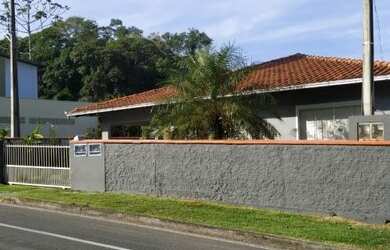 Imagem 2: Casa de alvenaria. 104m² de Área, 1 Vaga na garageme4 Dormitórios