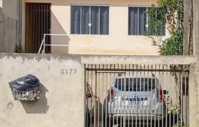Imagem: A casa possui 1 Dormitório, 1 Banheiro, 1 Vaga na garagem