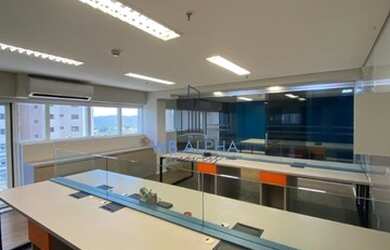 Imagem: O depósito possui 5 Vagas na garagem, 220m² de Área, Imóvel