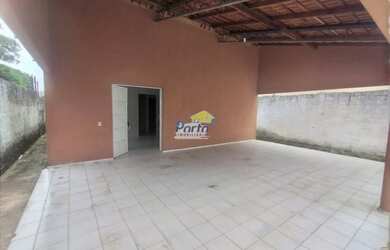 Imagem: A casa possui 3 Dormitórios, 2 Banheiros, 3 Vagas na garagem