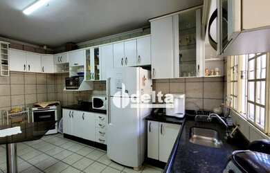 Imagem 4: Casa com 3 dormitórios, 240 m² - venda por R$ 570.000,00 ou aluguel por R$ 3.000,00 - Segi