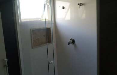 Imagem: A casa em condomínio possui 5 Dormitórios, 5 Banheiros, 4