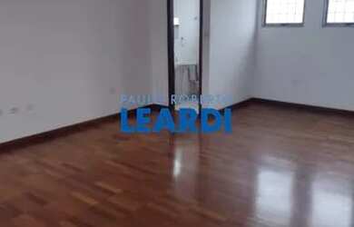 Imagem: O depósito possui 1 Vaga na garagem, 35m² de Área e está