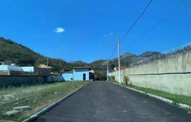 Imagem: O terreno possui 200m² de Área e está localizado em Campo