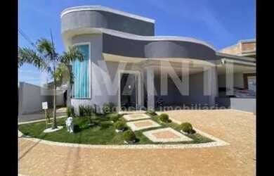 Imagem: A casa em condomínio possui 3 Dormitórios, 2 Banheiros, 4