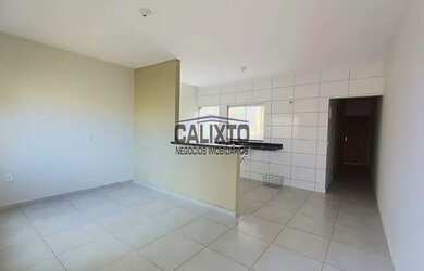 Imagem: A casa possui 2 Dormitórios, 1 Banheiro, 2 Vagas na garagem