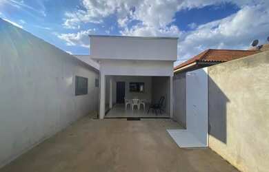 Imagem: A casa possui 2 Dormitórios e está localizado em Balneário