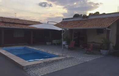 Imagem: A casa possui 2 Dormitórios, 2 Banheiros, 5 Vagas na garagem