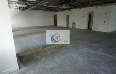 Imagem: O depósito possui 5 Vagas na garagem, 377m² de Área e está