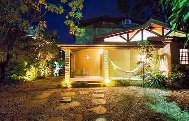 Imagem: A casa possui 3 Dormitórios, 3 Banheiros, 3 Vagas na garagem